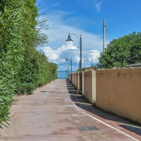 Il Faretto Apartment *